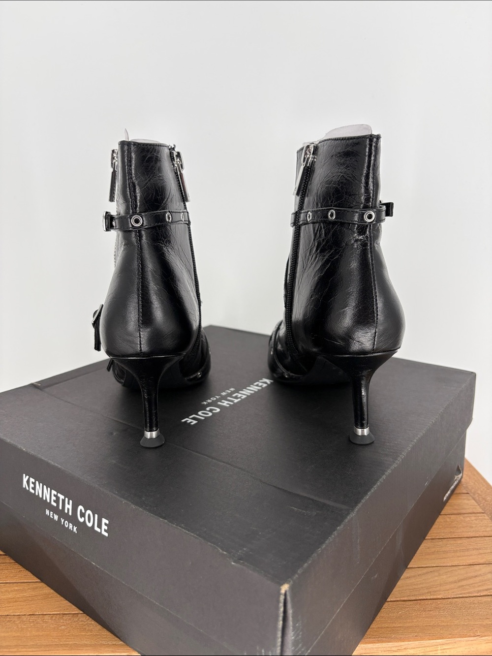 New Kenneth Cole Black UMI BIKER BOOTIE SIZE 6 - Picture 3 of 6